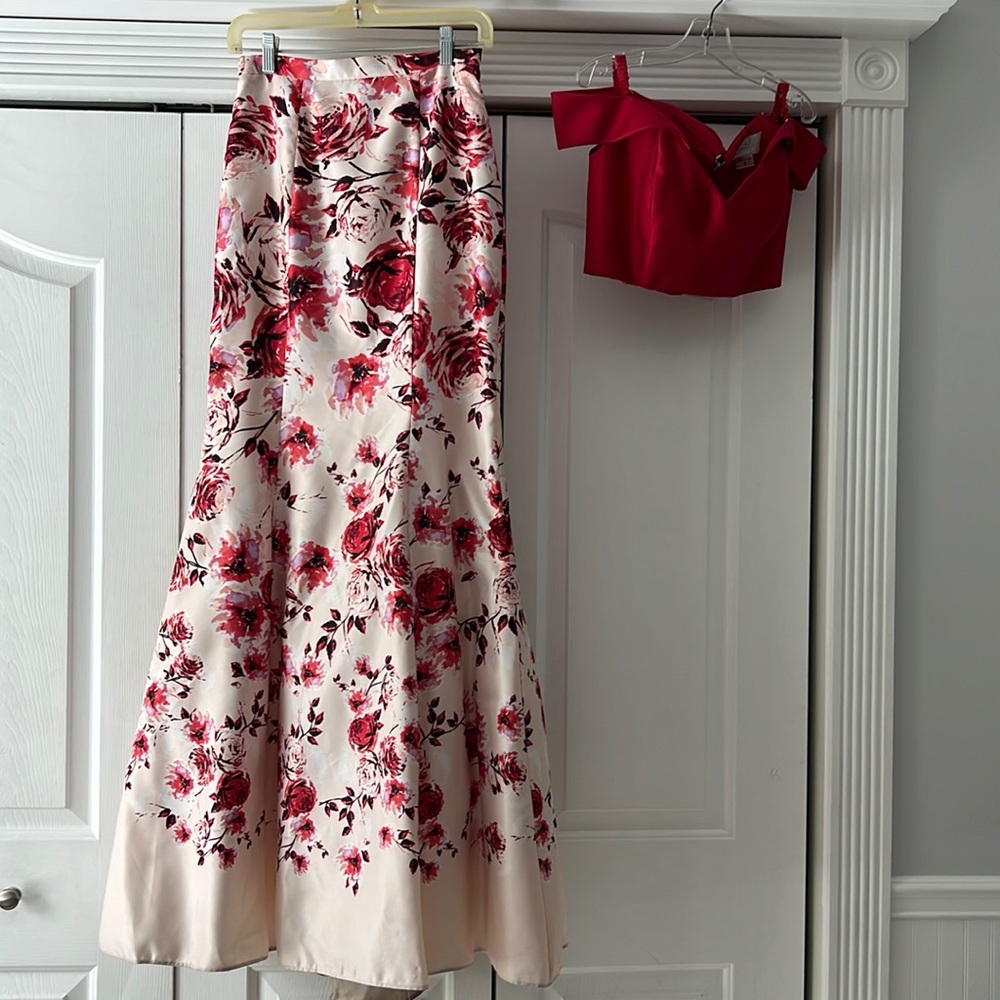Gown- prom, pageant, formal event. Stunning, unique. Sz 0. Excellent condition.